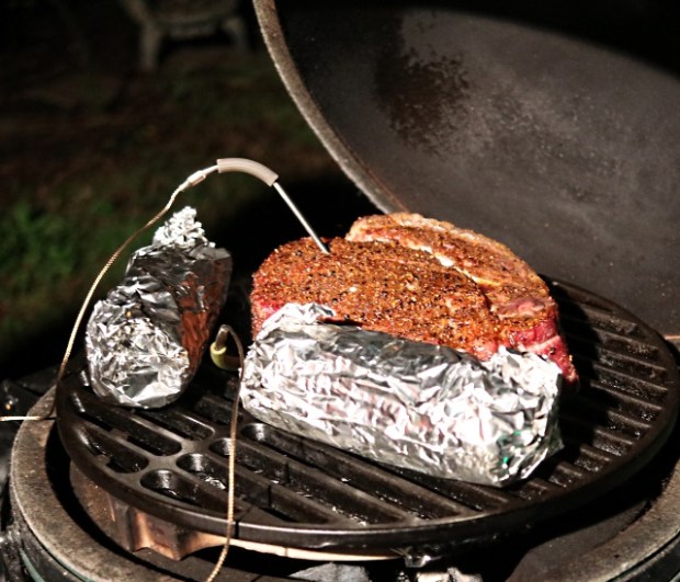 Cooking sweetcorn on the BGE with the steak
