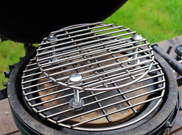 A Minimax Egg with a raised cooking surface