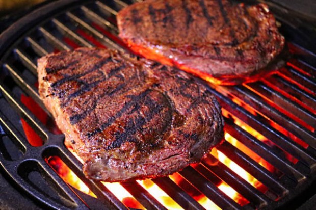 Searing on the cast iron grid in a Big Green Egg