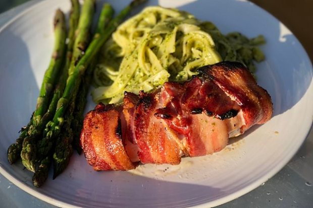 Bacon wrapped chicken breast with wild garlic pesto pasta