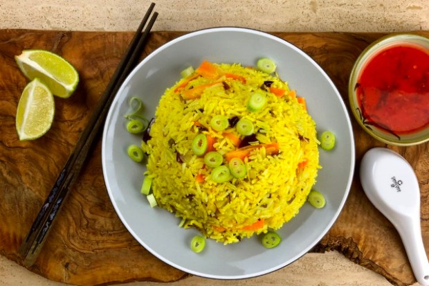 Sweet Thai chili and turmeric rice served with dipping sauce