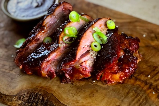 Pork riblets with chipotle sauce sliced and served