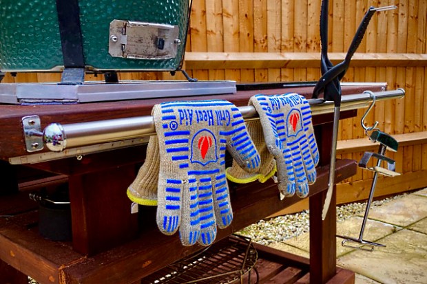 Gloves and tongs ready to be used