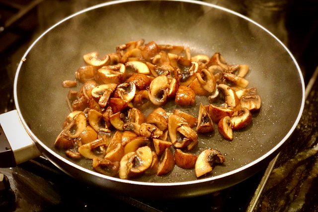Frying mushrooms in oil