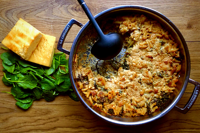 Spinach and mushroom mac 'n' cheese ready to eat