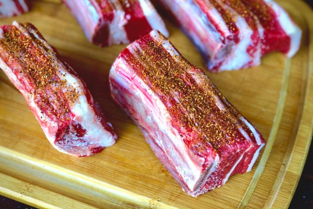 Single short ribs dusted with Dizzy Pig Redeye Express